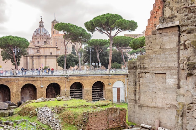 Ruinas del foro de Traian en Roma