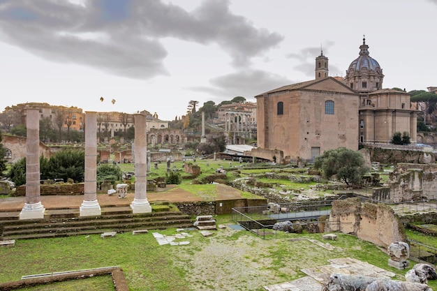 Ruinas del foro de Traian en Roma