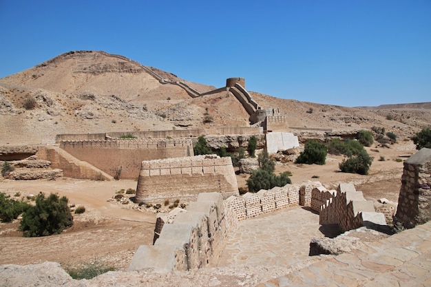 Las ruinas de la Gran Muralla de Sindh en Pakistán