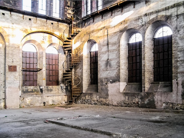 Ruinas de HDR del taller de reparación i del tren de OGR Officine Grandi Riparazioni
