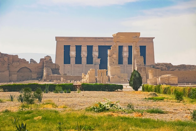 Las ruinas del hermoso templo antiguo de Dendera o Templo de Hathor Egipto Dendera un antiguo templo egipcio cerca de la ciudad de Ken