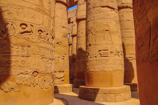 Ruinas del hermoso templo antiguo en Luxor. Ruinas del templo central de Amun-Ra.