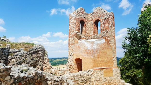 Ruínas históricas contra o céu