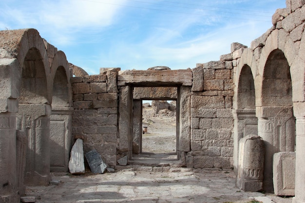 Ruínas históricas da igreja em Konya Karaman Turquia