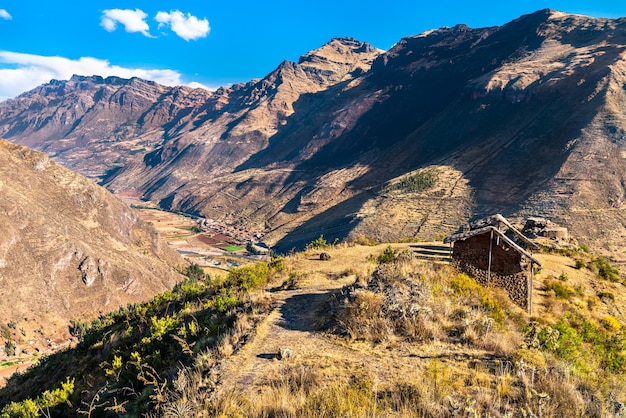 Ruínas incas em pisac no peru