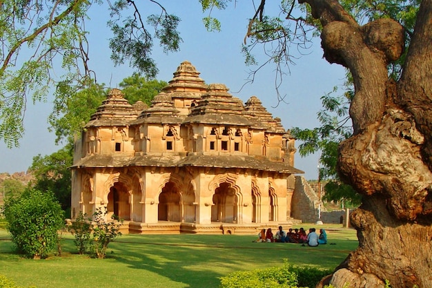 Ruinas de Lotus Mahal de cerca