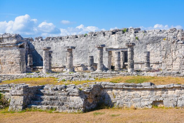 Ruínas maias do grande palácio em Tulum Riviera Maya Yucatan Mar do Caribe México