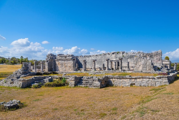 Ruínas maias do grande palácio em Tulum Riviera Maya Yucatan Mar do Caribe México