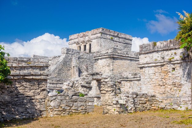 Las ruinas mayas del castillo en Tulum Riviera Maya Yucatán Mar Caribe México