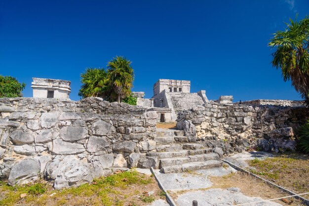 Las ruinas mayas del castillo en Tulum Riviera Maya Yucatán Mar Caribe México