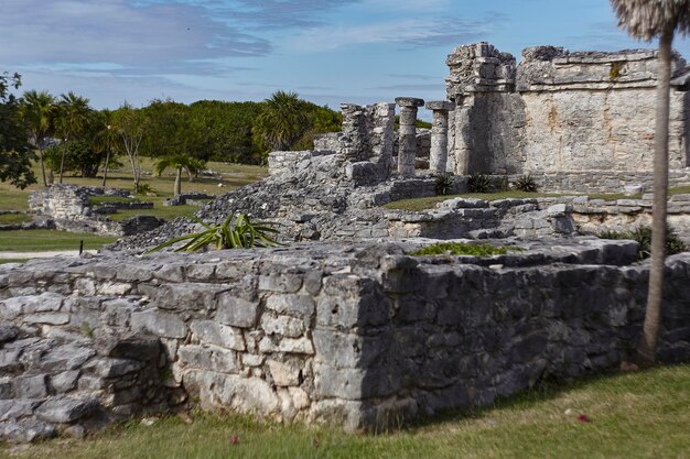 Las ruinas mayas en el complejo de Tulum