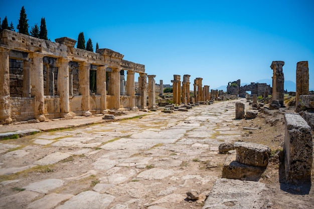 Ruínas na antiga cidade de Hierapolis Pamukkale Turquia