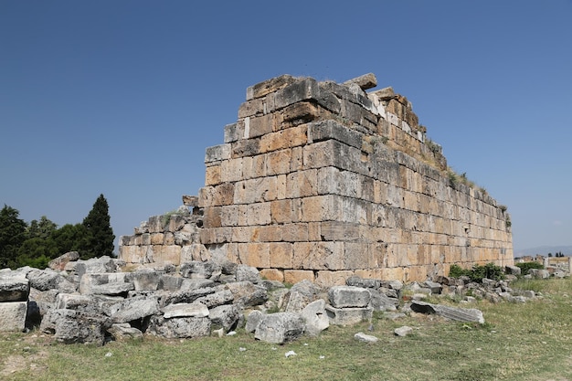 Ruínas na cidade antiga de Hierapolis Turquia