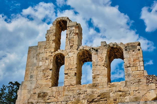 Foto ruinas del odeón de herodes ático teatro romano de atenas grecia