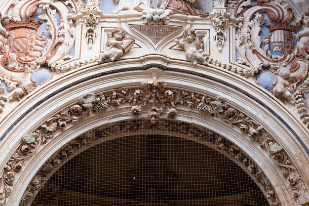 Foto ruínas ornamentadas da igreja do monastério de piedra