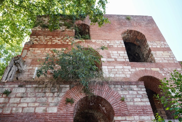 Ruinas del palacio en el distrito de Sultanahmet Estambul Turkiye