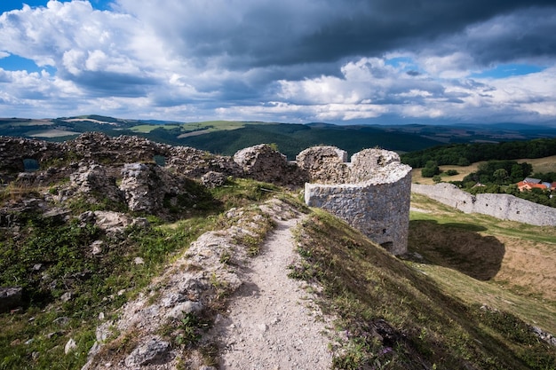 Foto ruinas de piedra fortaleza medieval castillo branc eslovaquia