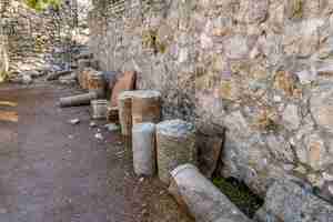 Foto ruínas pitorescas da antiga cidade de perge, na turquia