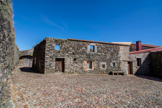 Ruinas del pueblo medieval de Monleon