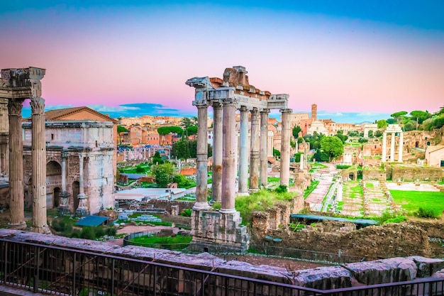 Foto ruinas romanas del foro en roma italia