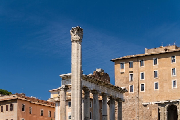 Foto ruinas romanas en el foro de roma