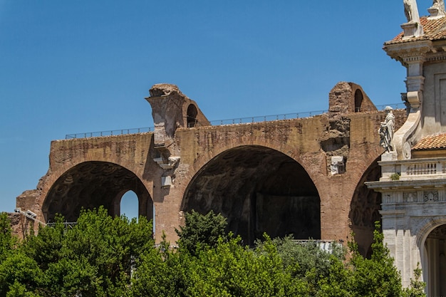 Foto ruinas romanas en el foro de roma