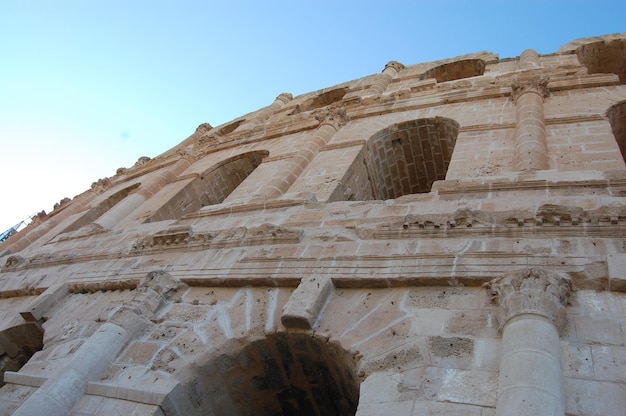 Ruinas de un templo antiguo en el desierto