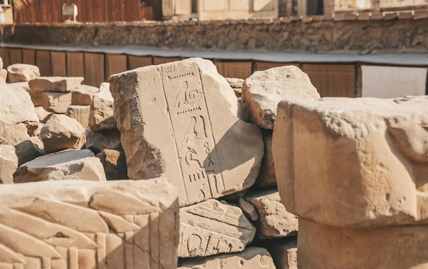 Foto ruinas del templo egipcio de karnak el museo al aire libre más grande de luxor