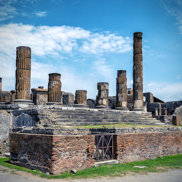 Las ruinas del Templo de Júpiter Pompeya Italia