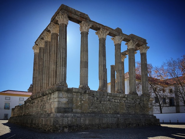 Ruinas del templo romano en Evora, Portugal, diciembre de 2017