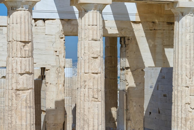 Ruinas de templos en la colina de la Acrópolis Atenas Grecia 2022