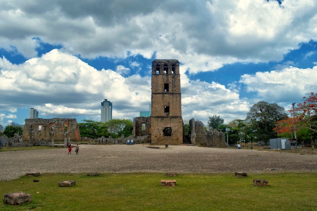Ruinas de la torre de la catedral de la ciudad vieja de Panamá