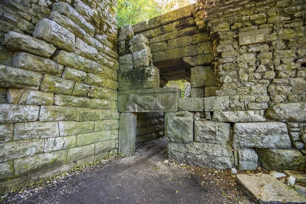 Foto ruinas de la villa romana de diaporit en butrint