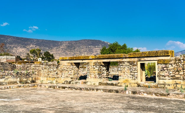 Ruinas zapotecas en el sitio arqueológico de Mitla en Oaxaca, México