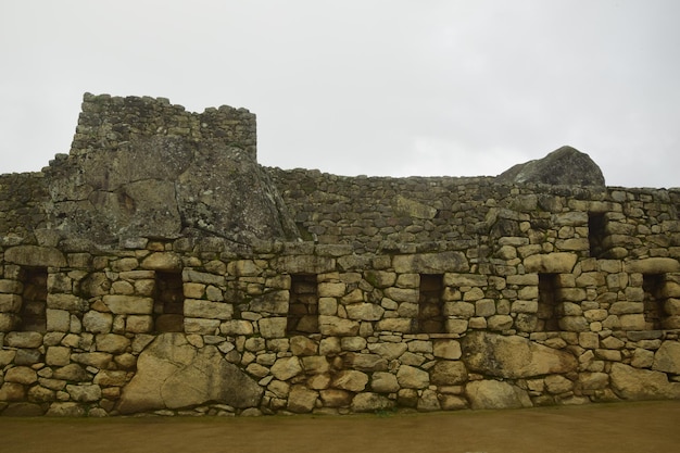 Ruinen der alten Inkastadt Machu Picchu im Nebel Peru