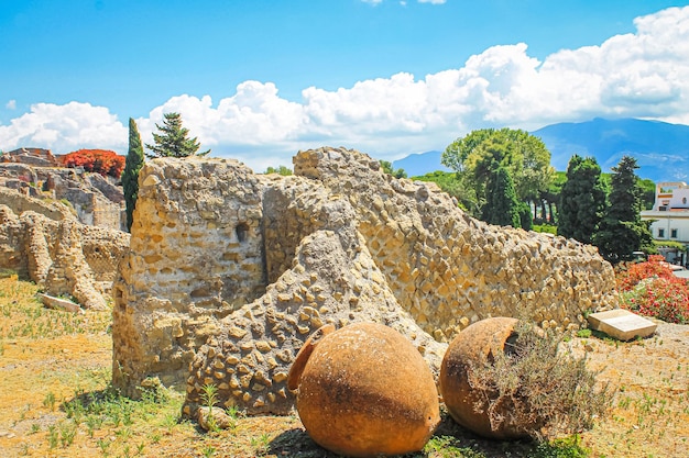 Ruinen der antiken italienischen Stadt Pompeji und des Vesuvs