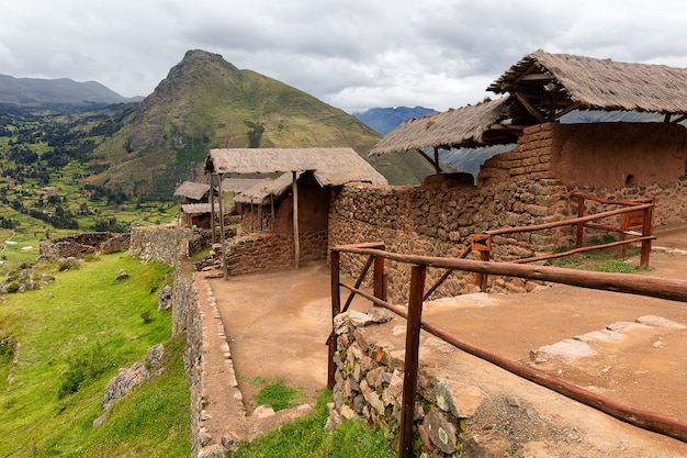 Ruinen des alten Dorfes Inca Pisac. Calca. Cusco. Peru. Anden