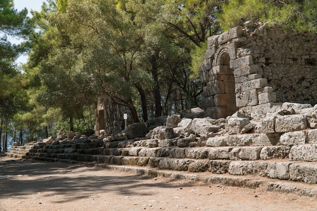 Ruinen einer zentralen antiken Straße in der antiken Stadt Phaselis in der Region Kemer im Bezirk Antalya Türkei