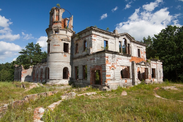 Foto ruinen eines alten schlosses tereshchenko grod in zhitomir, ukraine