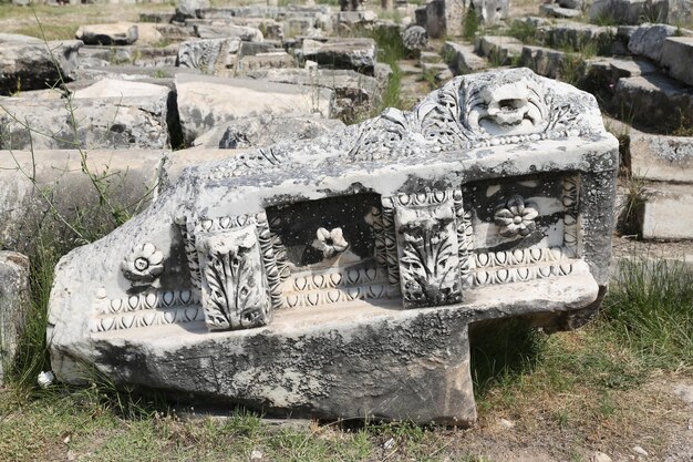 Foto ruinen in der antiken stadt hierapolis türkei