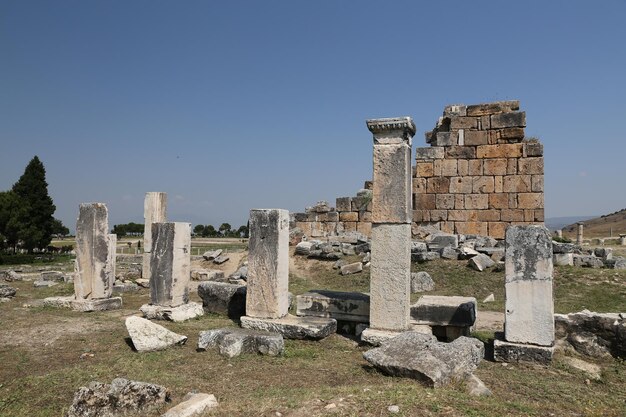 Ruinen in der antiken Stadt Hierapolis Türkei