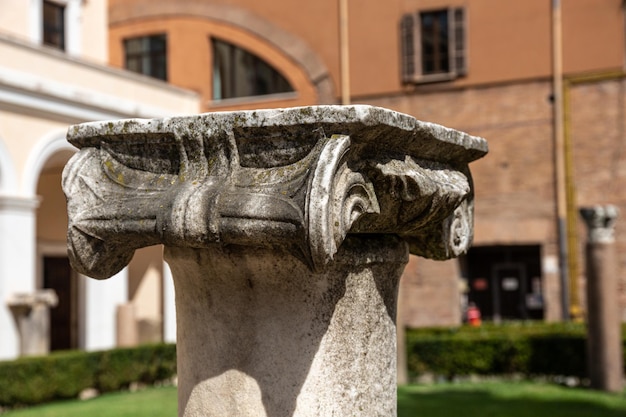 Ruinen und Details aus den Bädern des diokletischen Roms, Italien