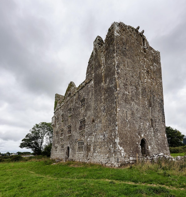 Ruinen von Leamaneh Castle in Irland