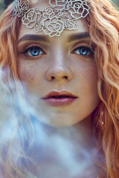 Foto ruiva linda garota norueguesa com olhos grandes