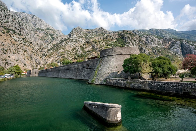 Rund um die alte Festung von Kotor. Montenegro.