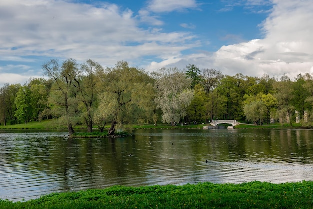 Rusia Gatchina julio de 2022 Palacio y parque de Gatchina en verano