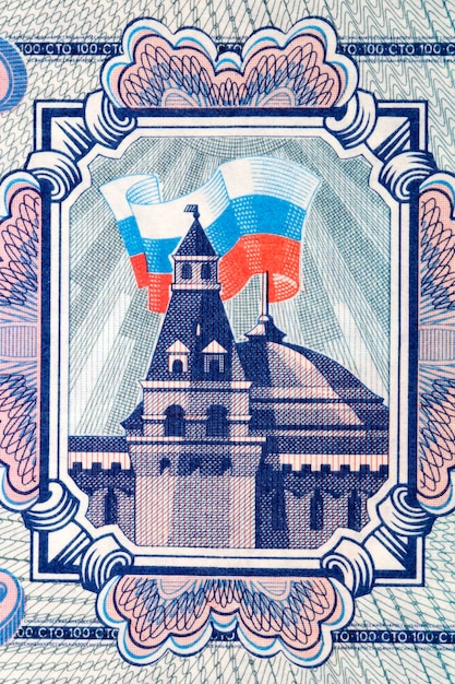 Russische Flagge über stilisiertem Kreml aus Geld