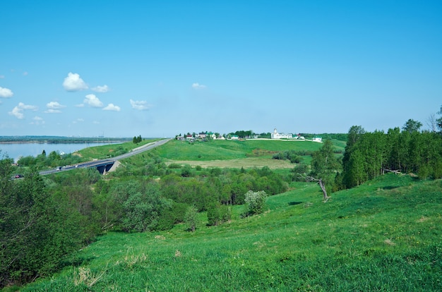 Russische Frühlingswiese.Arkhangelsk Oblast.Russischer Norden.