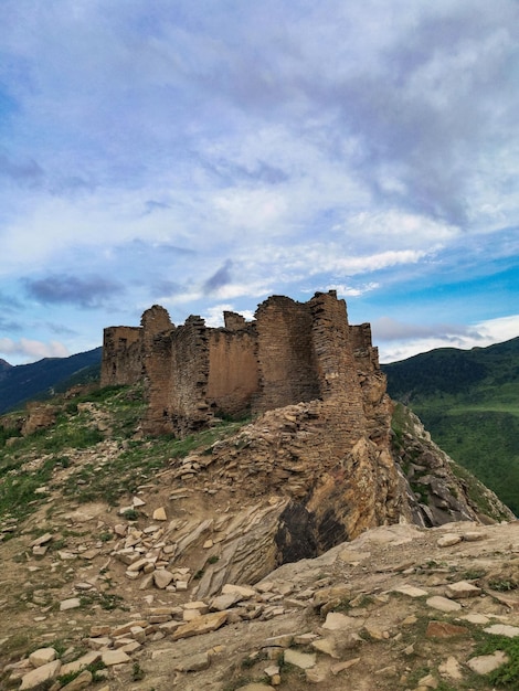 Foto russland dagestan mittelalterliche wehrtürme im dorf goor 2021