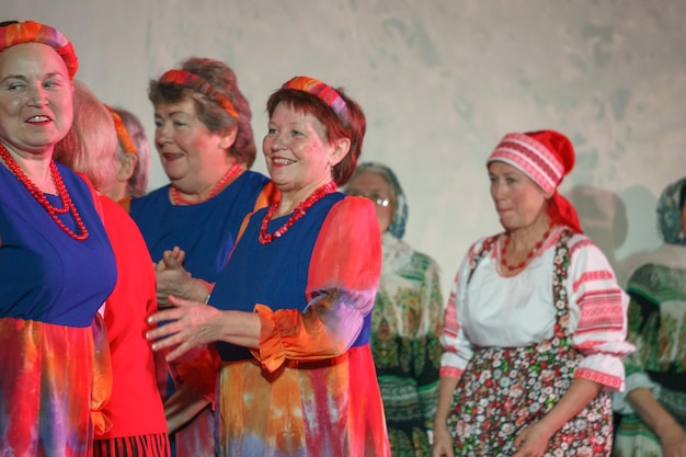 Russland, Gatschina, 14. Oktober 2022 Konzert von Amateur-Rentnern beim Festival